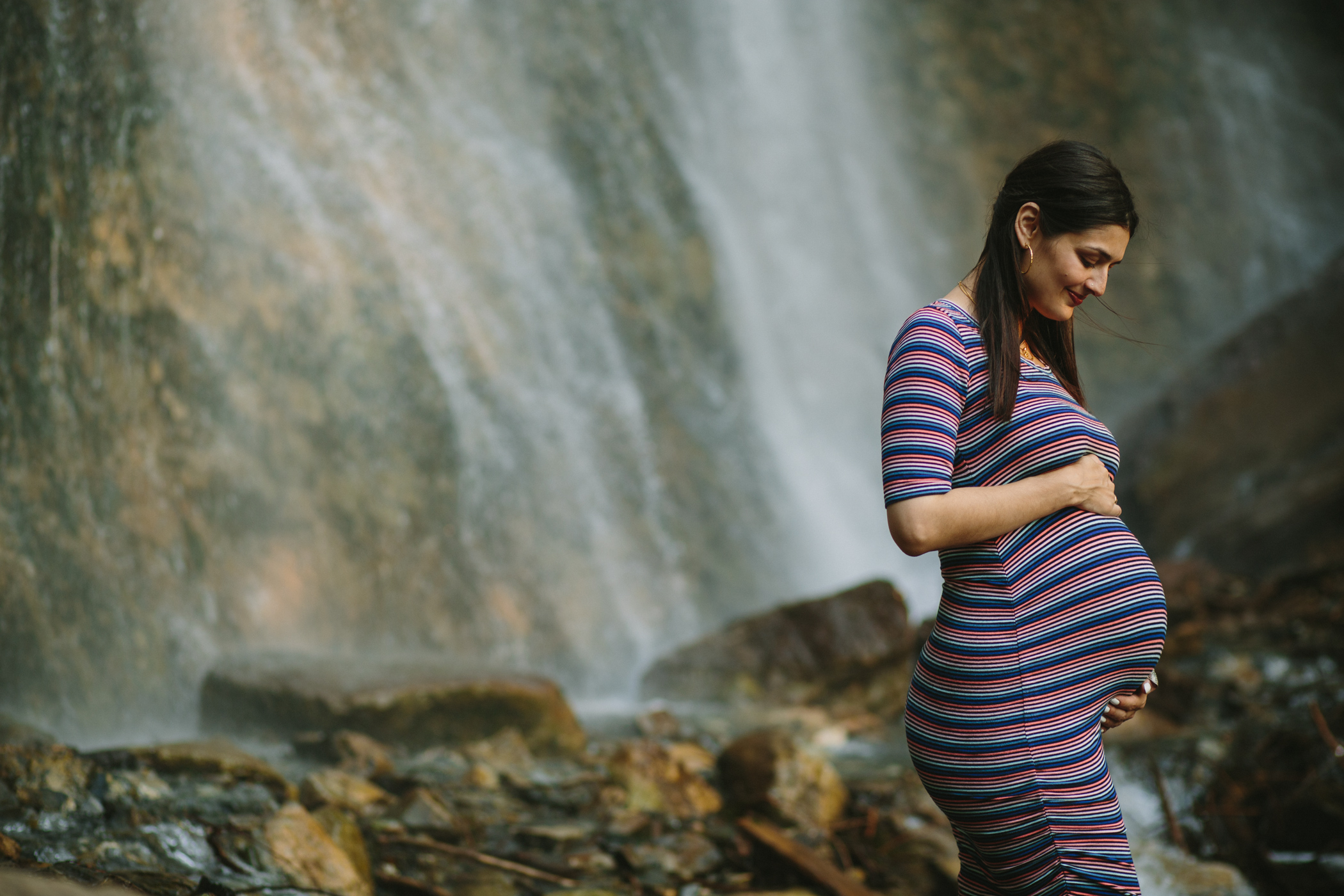 maternity session in westcoast waterfall