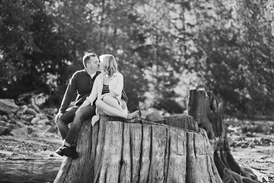 Couple on rainforest tree stump 